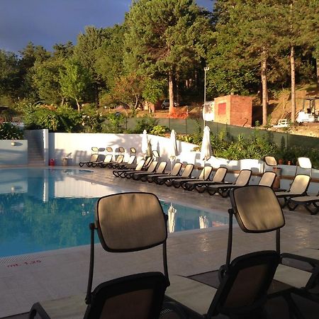 Camping Pineta Hotell Urbino Eksteriør bilde