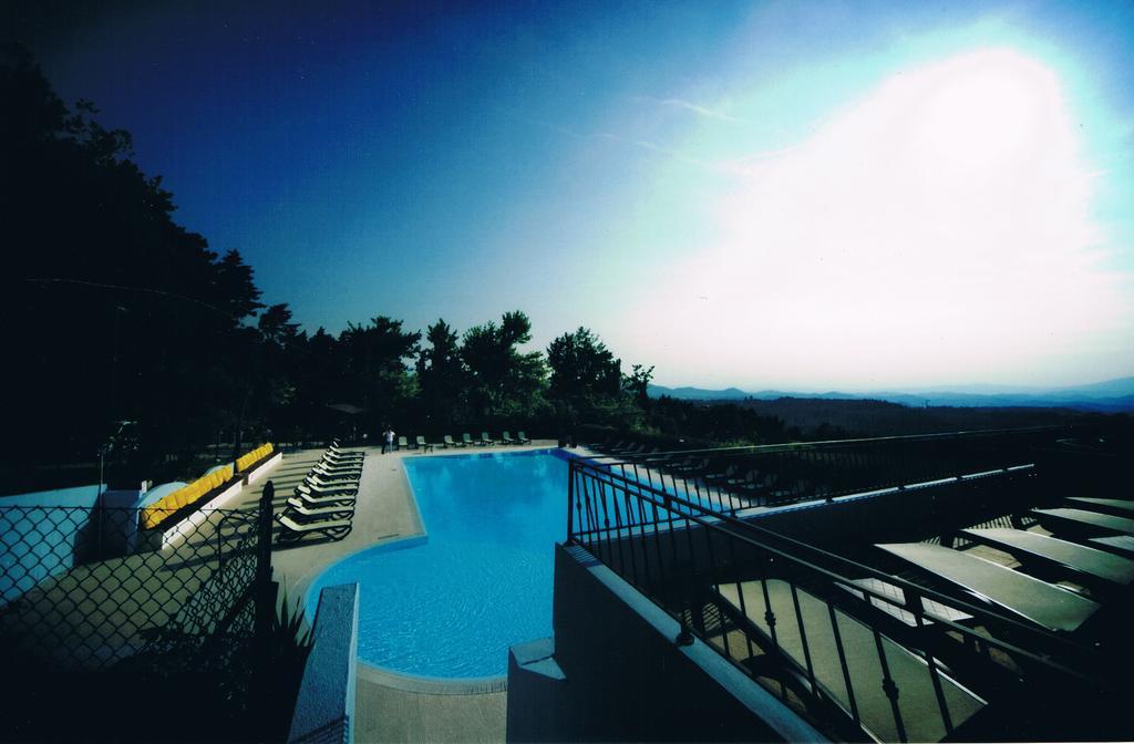 Camping Pineta Hotell Urbino Eksteriør bilde