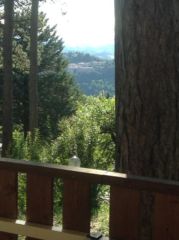 Camping Pineta Hotell Urbino Eksteriør bilde